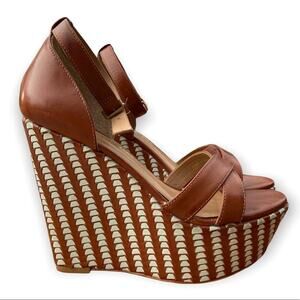 Pour La Victoire Italian Made Leather Soled Platform Wedges Size 6